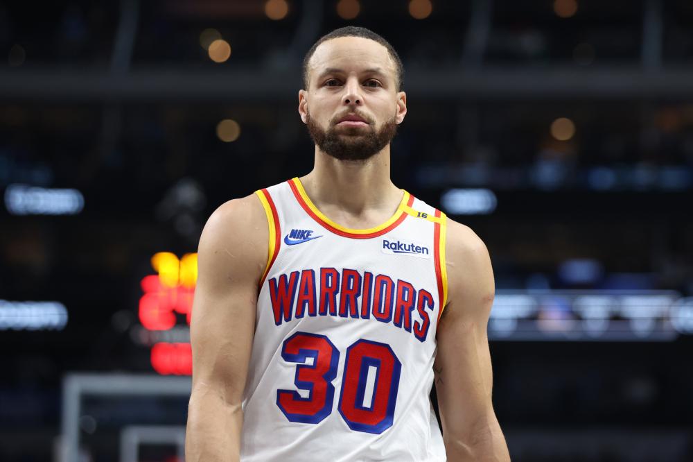 半场战报：科隆1-0弗赖堡，卡明斯基破门